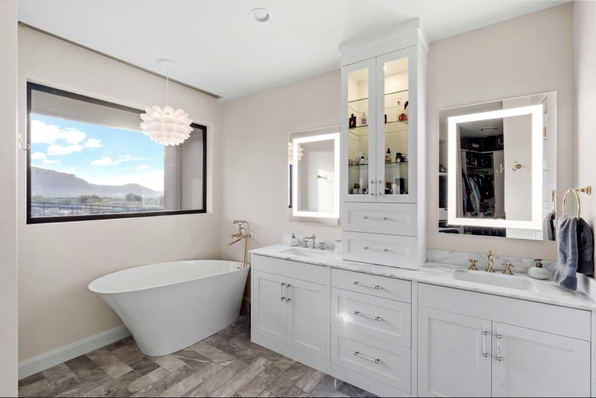 Primary bath with view